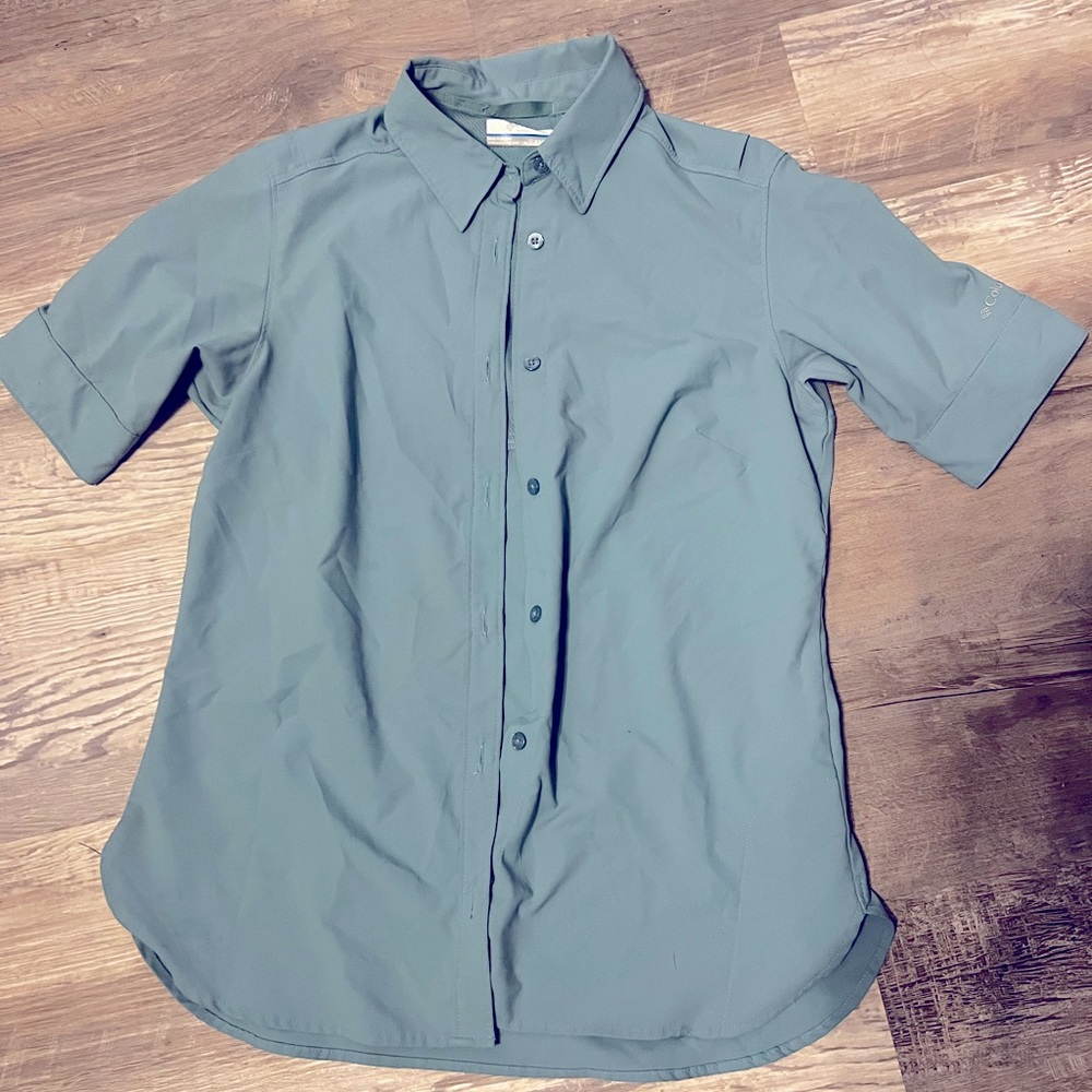 XS Women’s Columbia button up